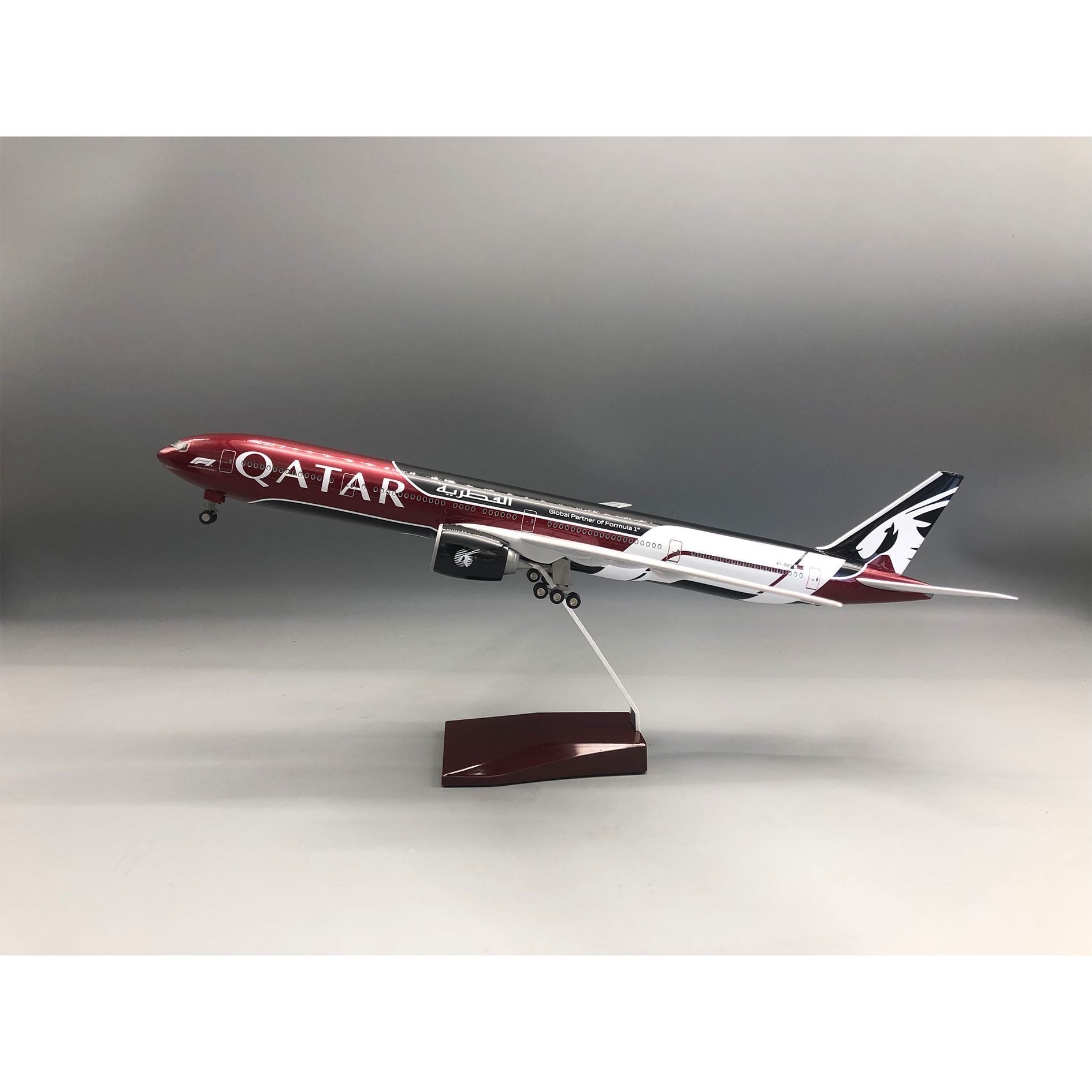 Home Decor Qatar - نموذج طائرة B777-300 قطر، طائرات مصبوبة