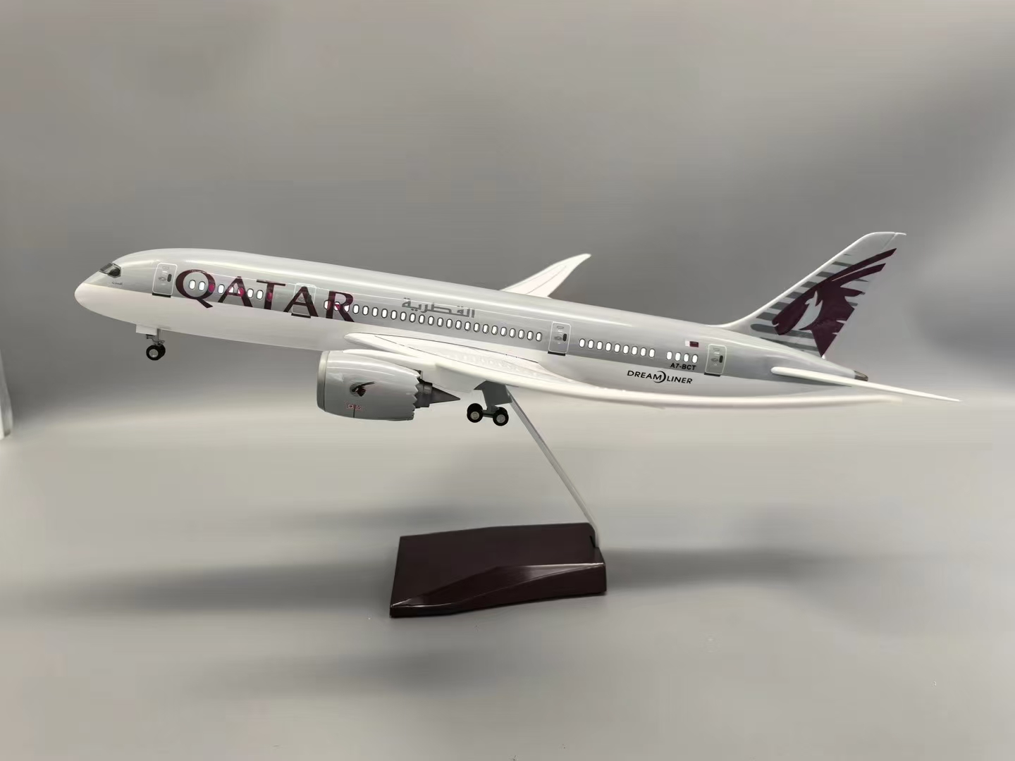 طقم نموذج طائرة قطر B787 من ال - مراجعة Home Decor Qatar وسعره