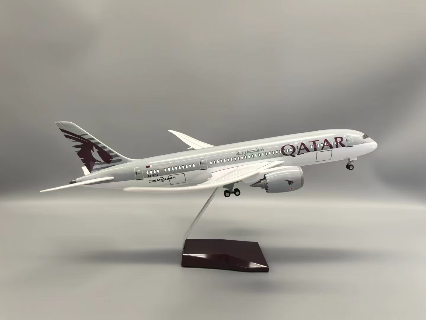 طقم نموذج طائرة قطر B787 من ال - مراجعة Home Decor Qatar وسعره